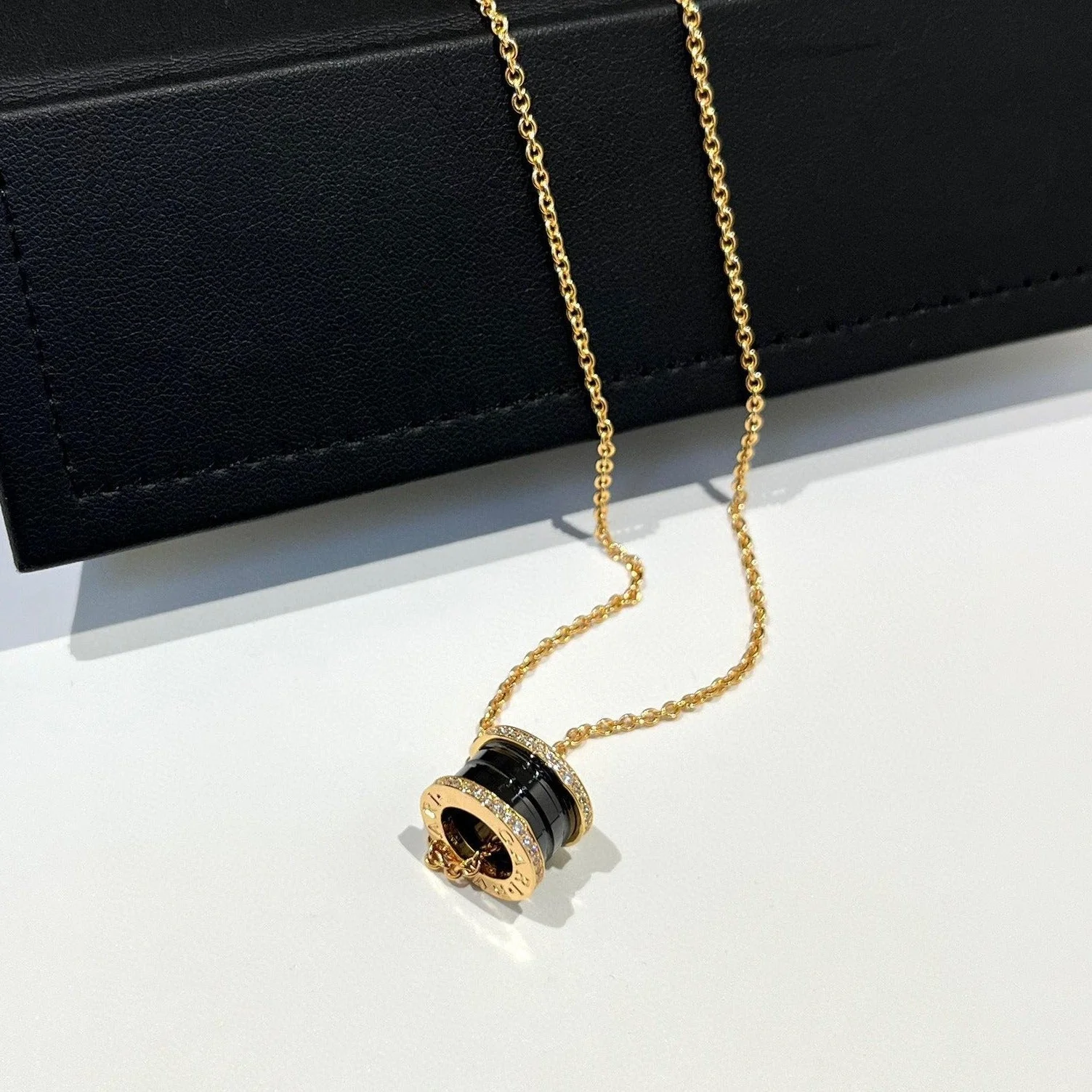 [BV]ZERO 1 BLACK CERAMIC DIAMOND PINK GOLD NECKLACE