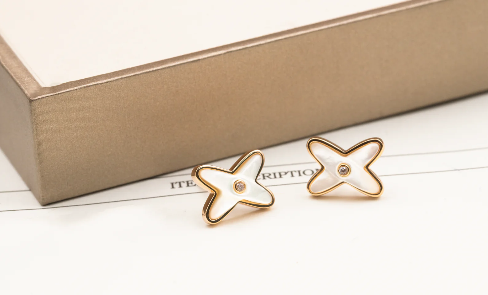 [CH]JEUX DE WHITE MOP ROSE GOLD DIAMOND EARRINGS