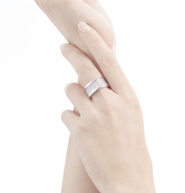 [BV]ZERO 1 WITH PAVED DIAMONDS ON THE SPIRAL RING