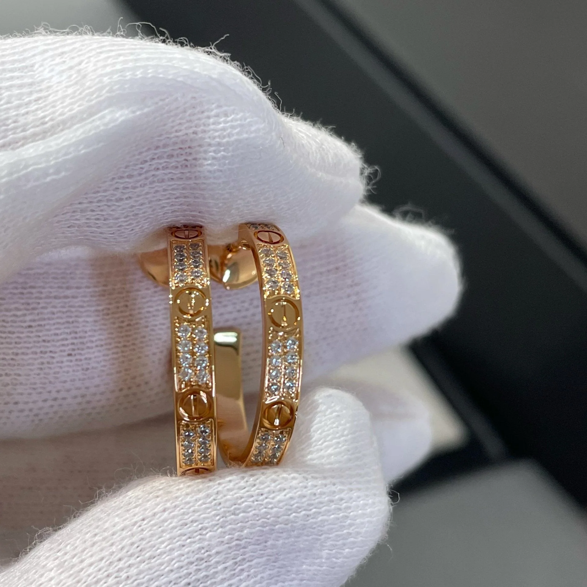 [CT]LOVE DIAMOND PINK GOLD HOOP EARRINGS