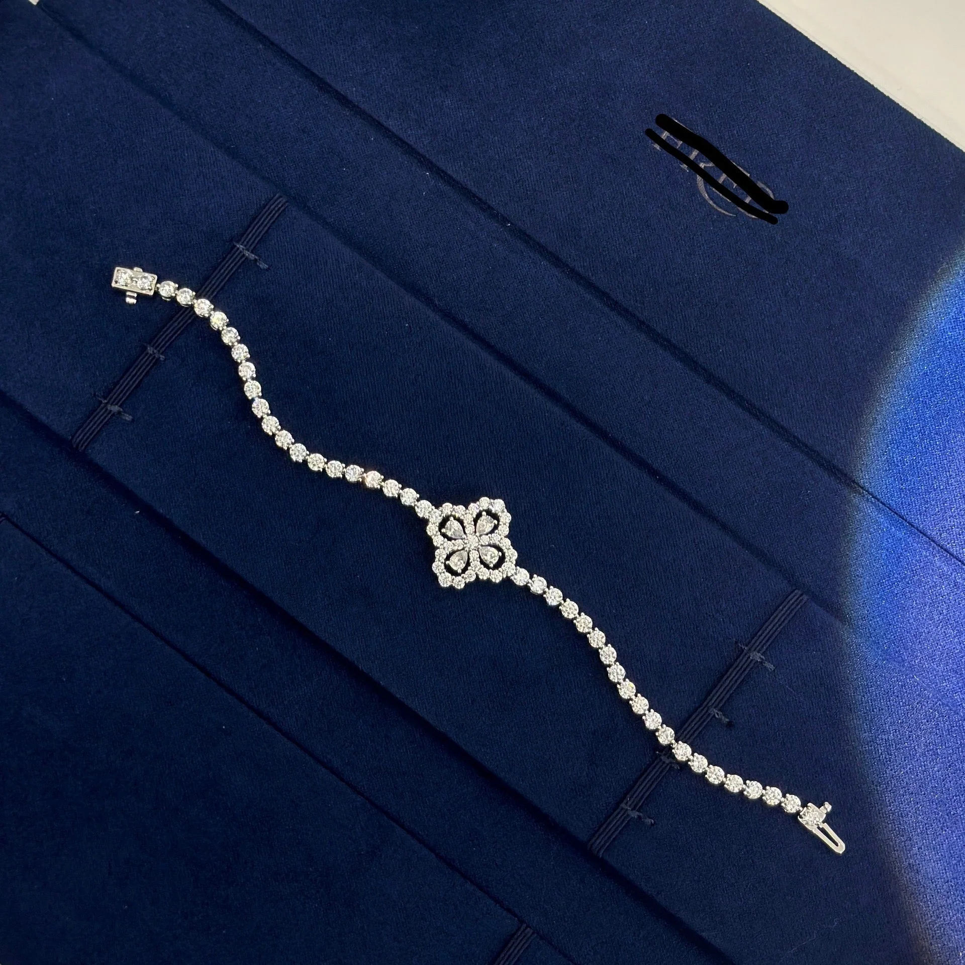 [VA]LOOP BRACELET FULL MOTIF DIAMOND 16MM