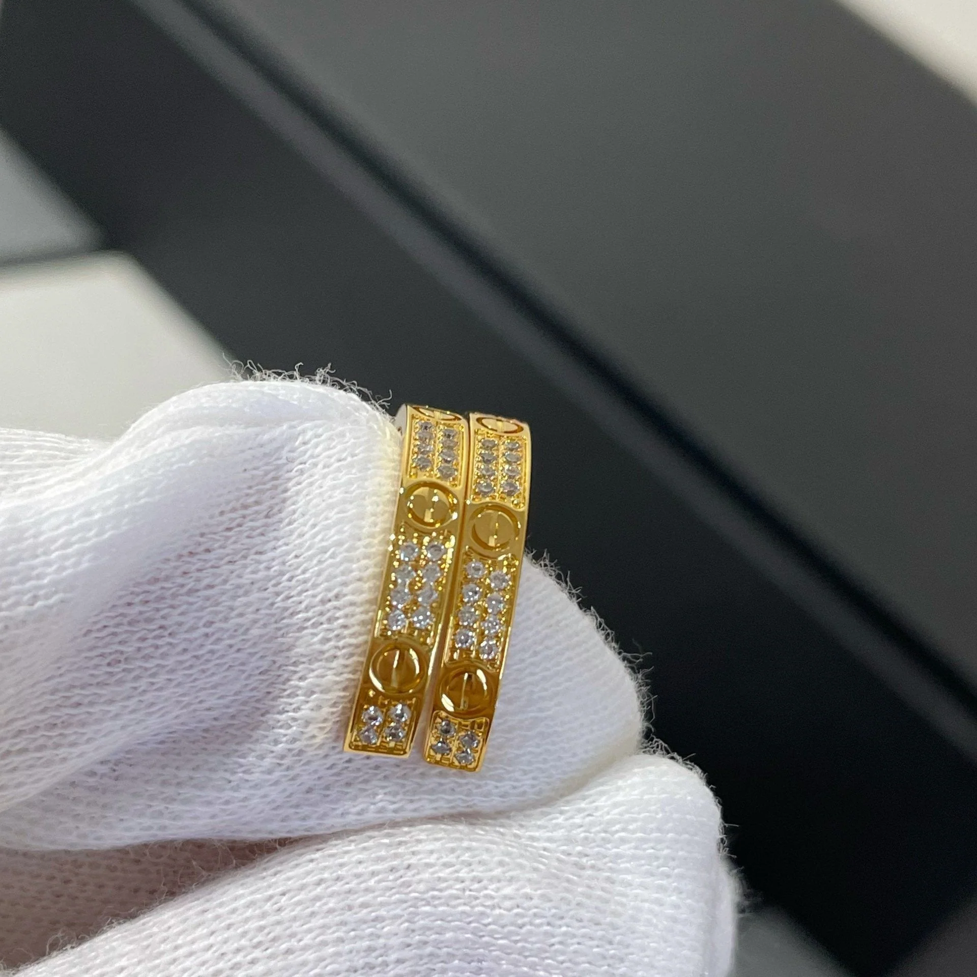 [CT]LOVE DIAMOND GOLD HOOP EARRINGS