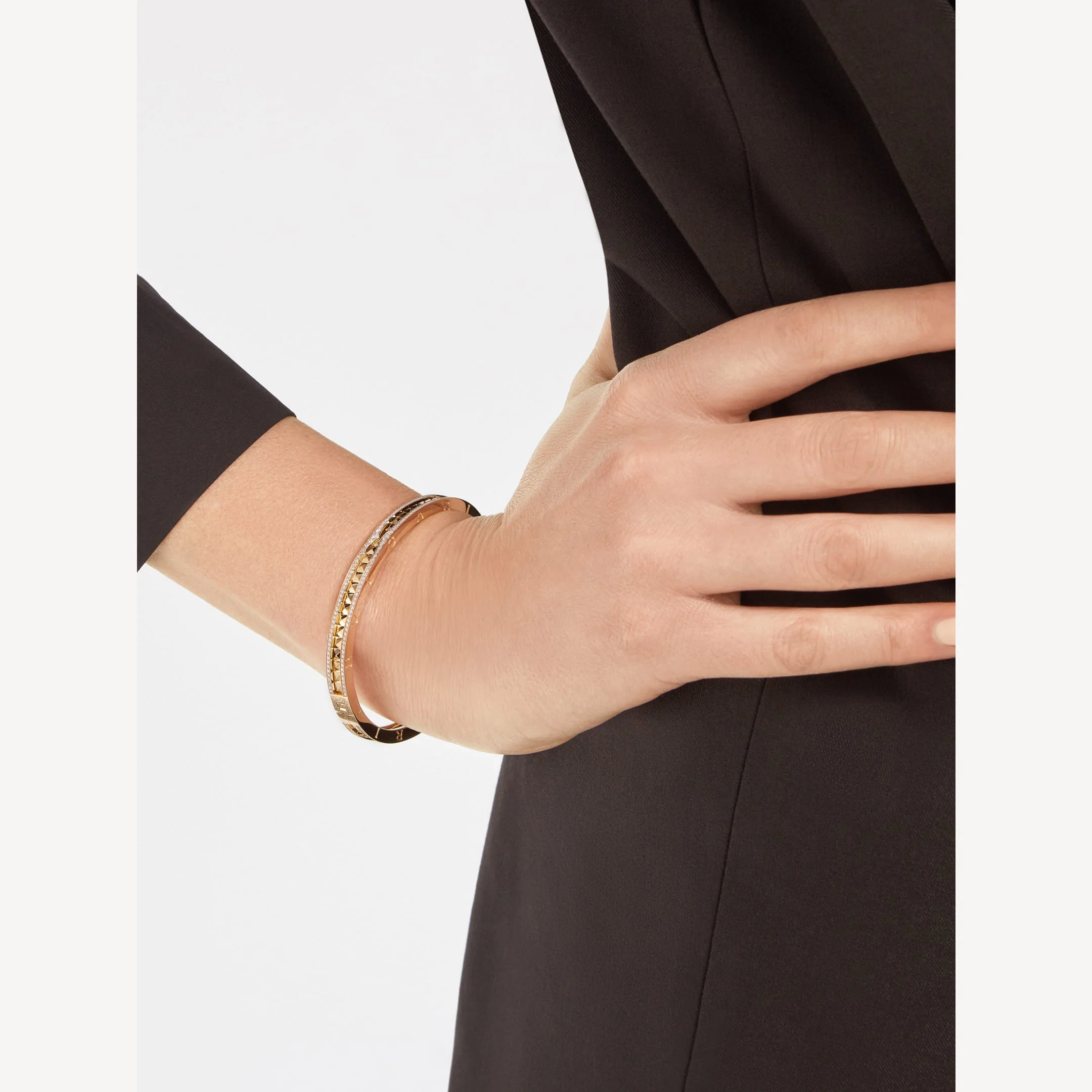 [BV]ZERO 1 SPIRAL AND PAVED DIAMOND GOLD BRACELET