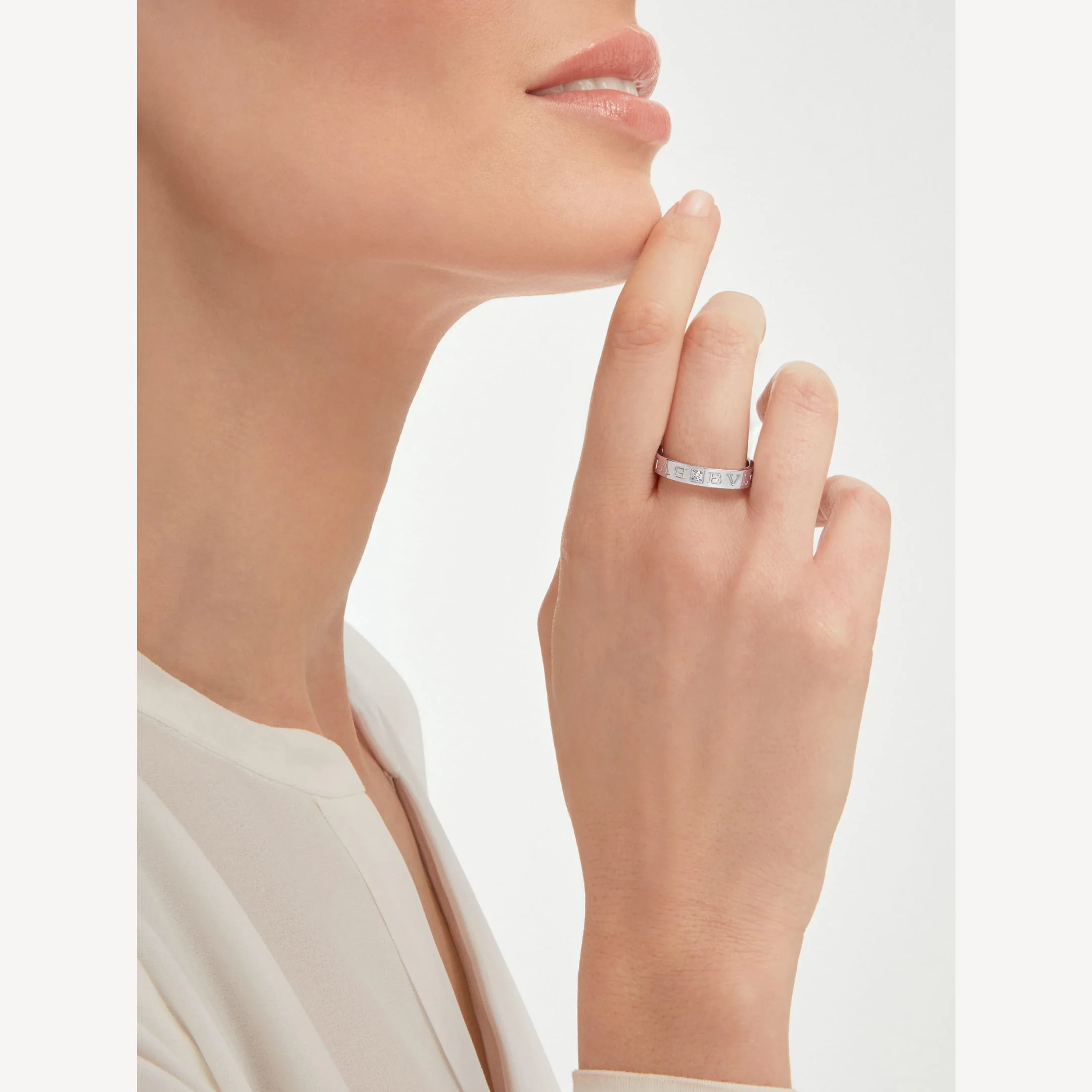 [BV]ZERO 1 ESSENTIAL WITH A DIAMOD RING