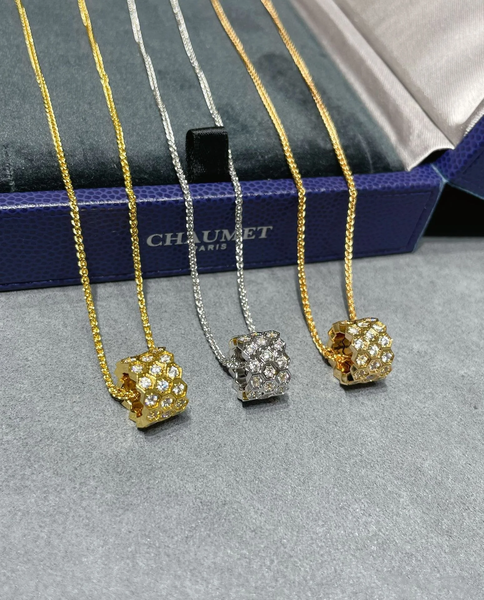 [CH]BEE LOVE DIAMOND PAVED 3 ROW NECKLACE