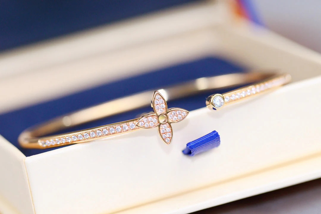 [Loui]IDYLLE PINK GOLD OPEN BRACELET DIAMOND PAVED