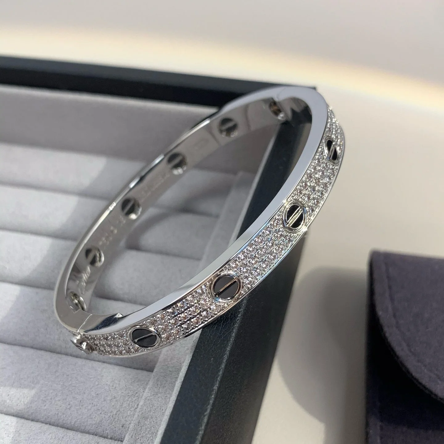 [CT]LOVE BRACELET 6.1MM DIAMOND-PAVED CERAMIC