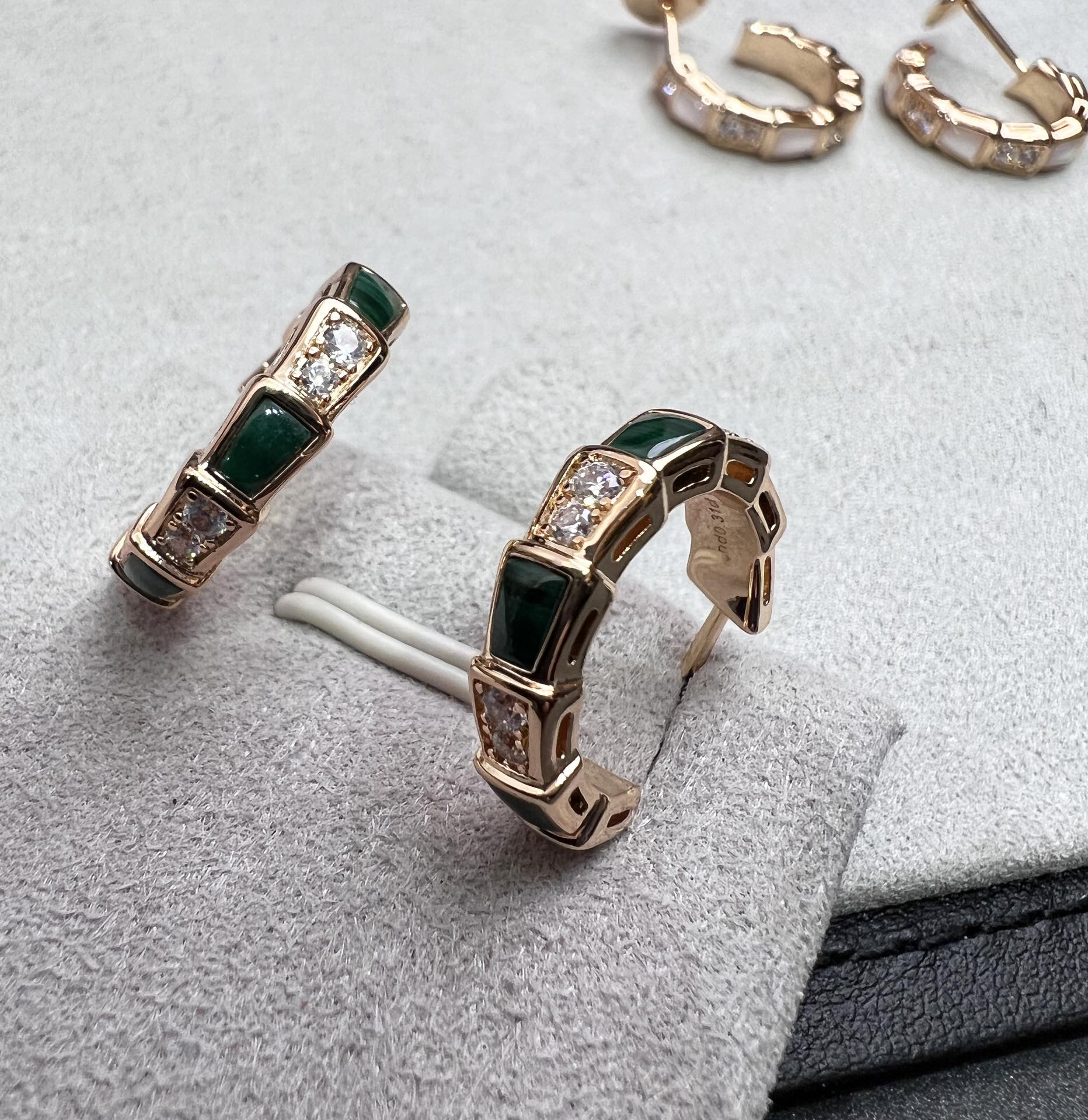 [BV]SERPENTI MALACHITE PINK GOLD EARRINGS