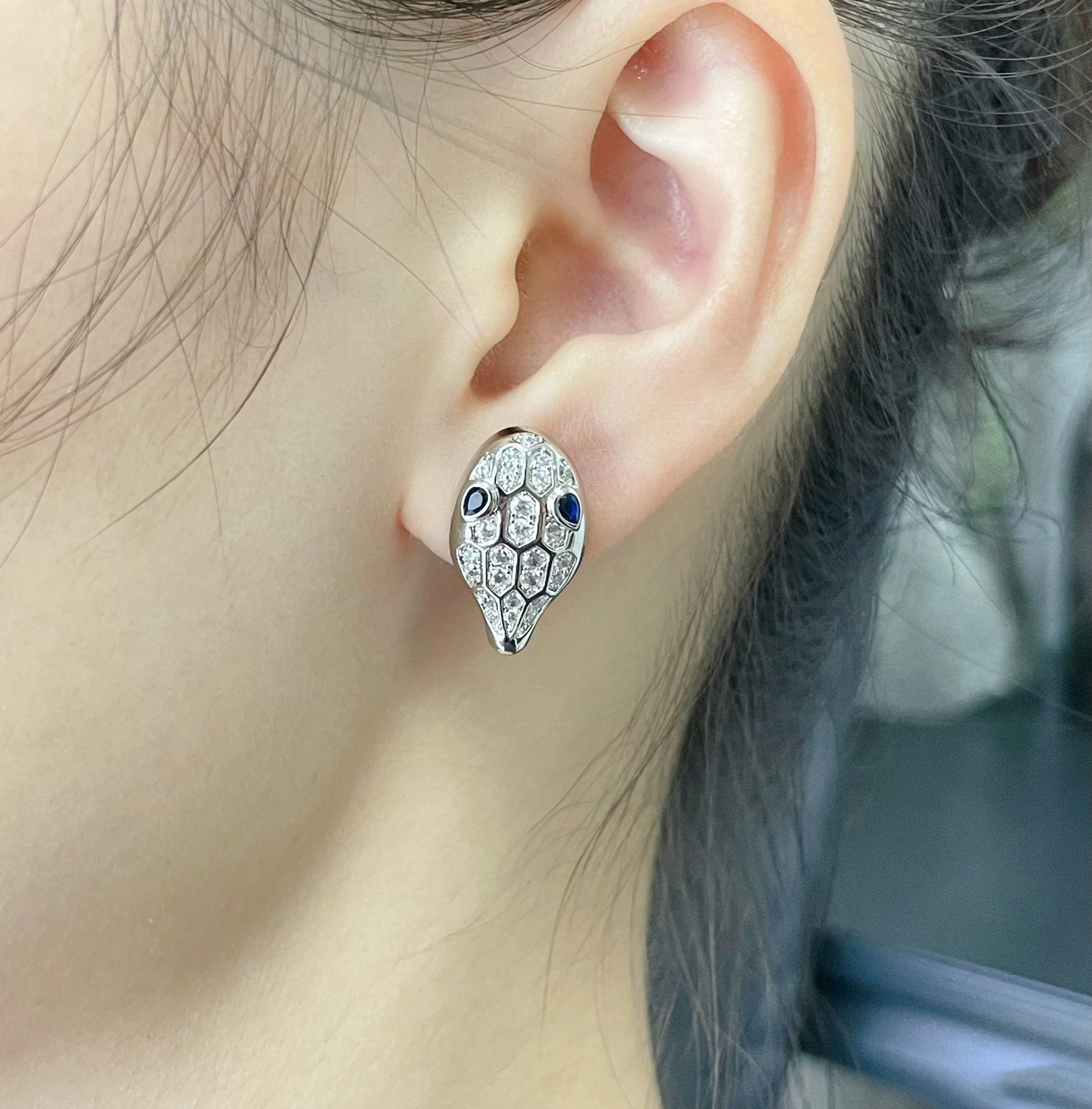 [BV]SERPENT DIAMOND STUD EARRINGS