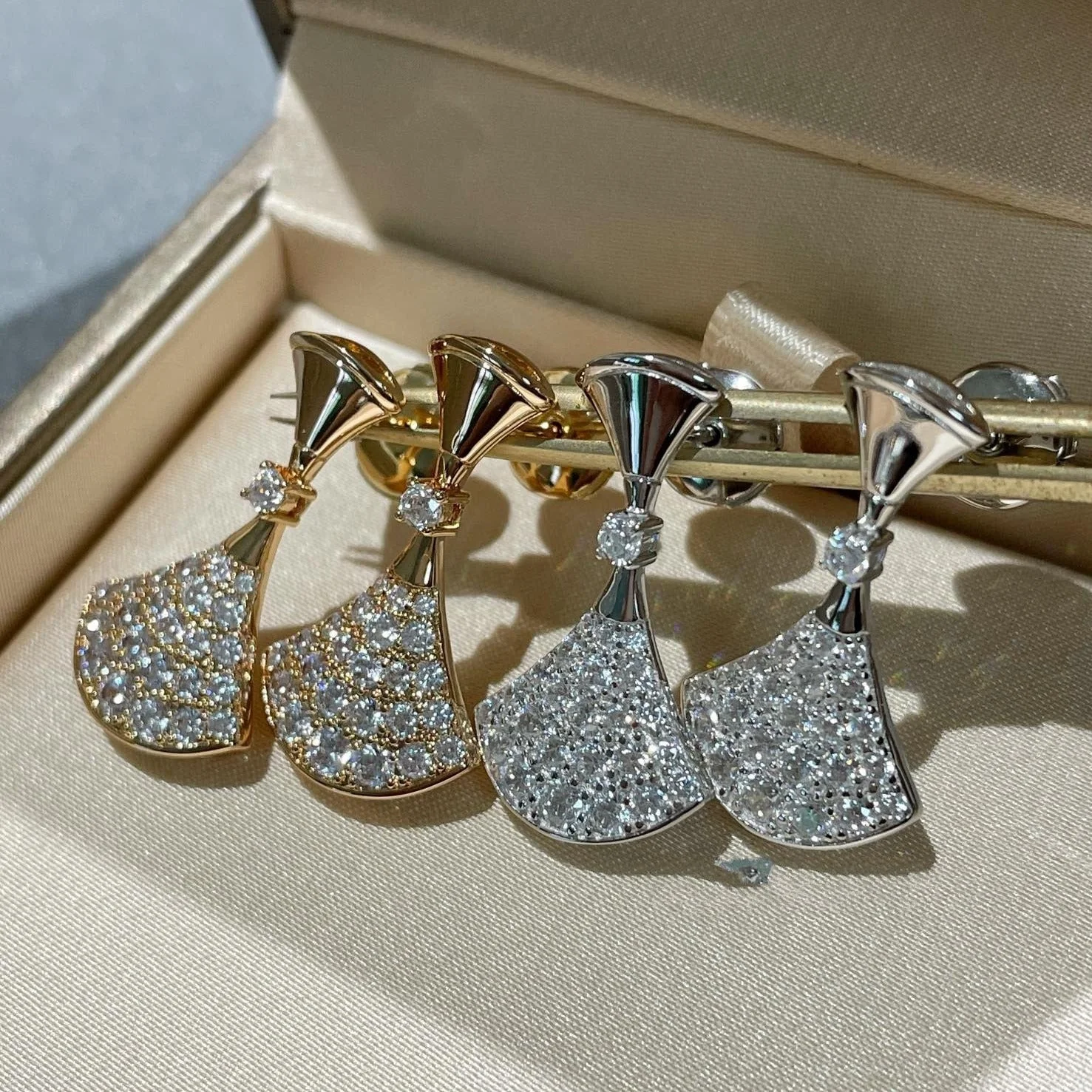 [BV]DREAM EARRINGS DIAMOND