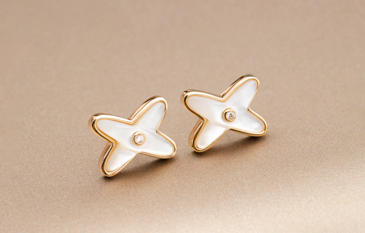 [CH]JEUX DE WHITE MOP PINK GOLD DIAMOND EARRINGS