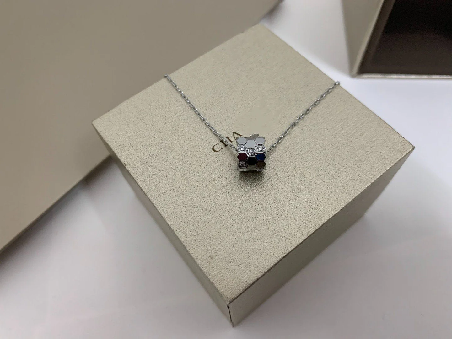 [CH]BEE LOVE DIAMOND NECKLACE