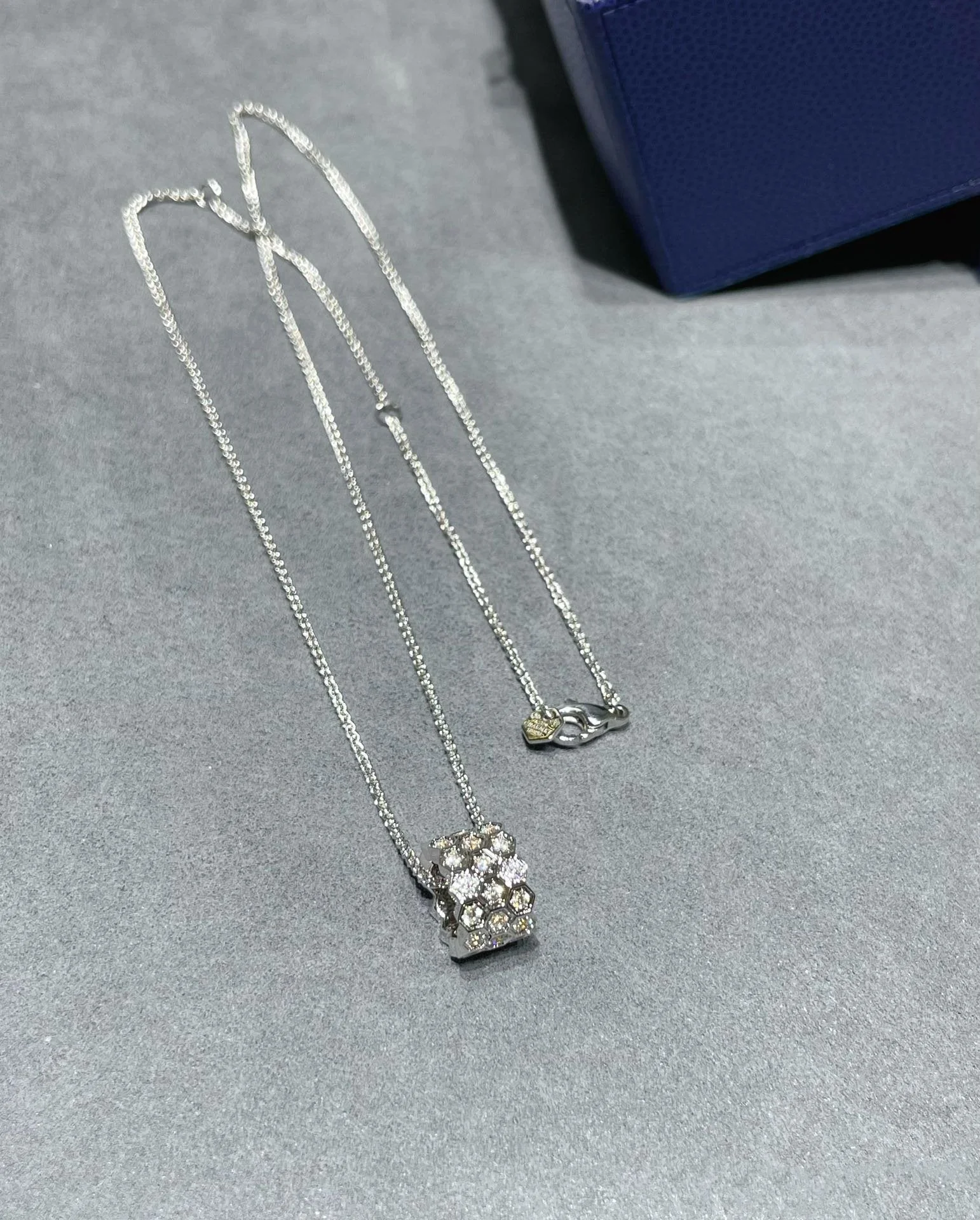 [CH]BEE LOVE DIAMOND PAVED 3 ROW NECKLACE