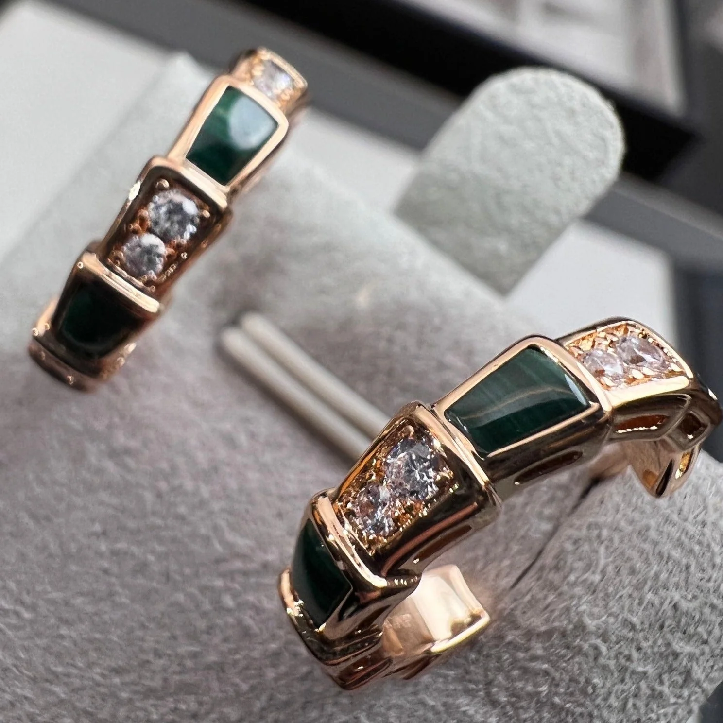 [BV]SERPENTI MALACHITE PINK GOLD EARRINGS