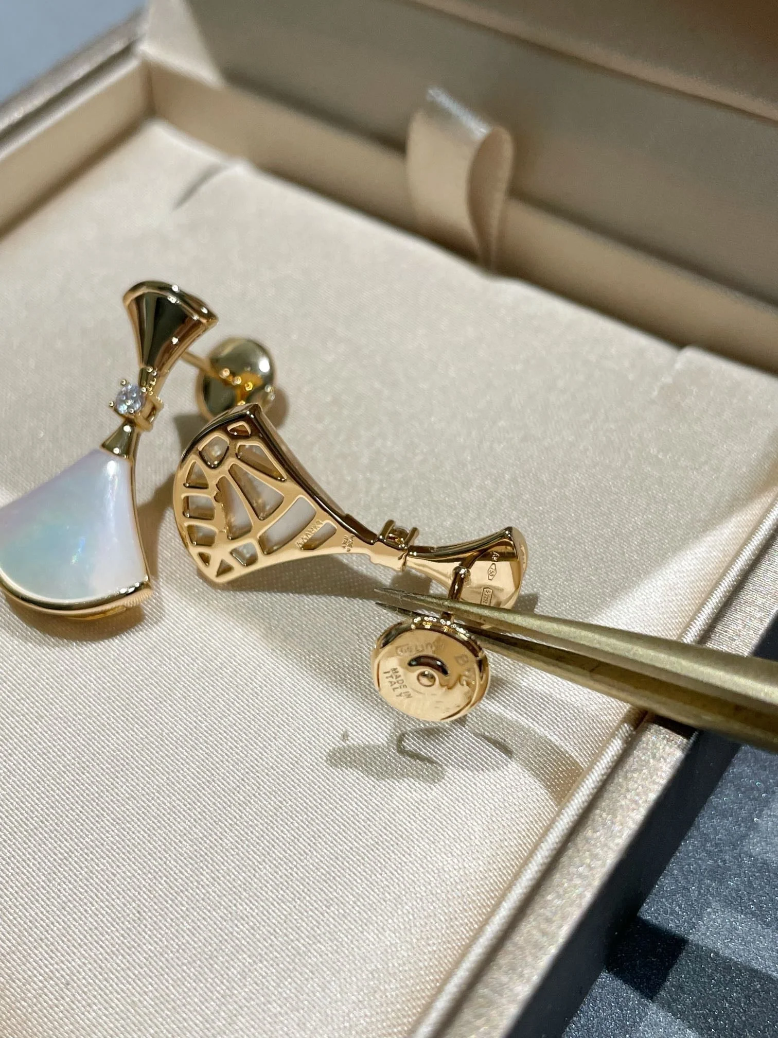 [BV]DREAM MOP 1 DIAMOND EARRINGS