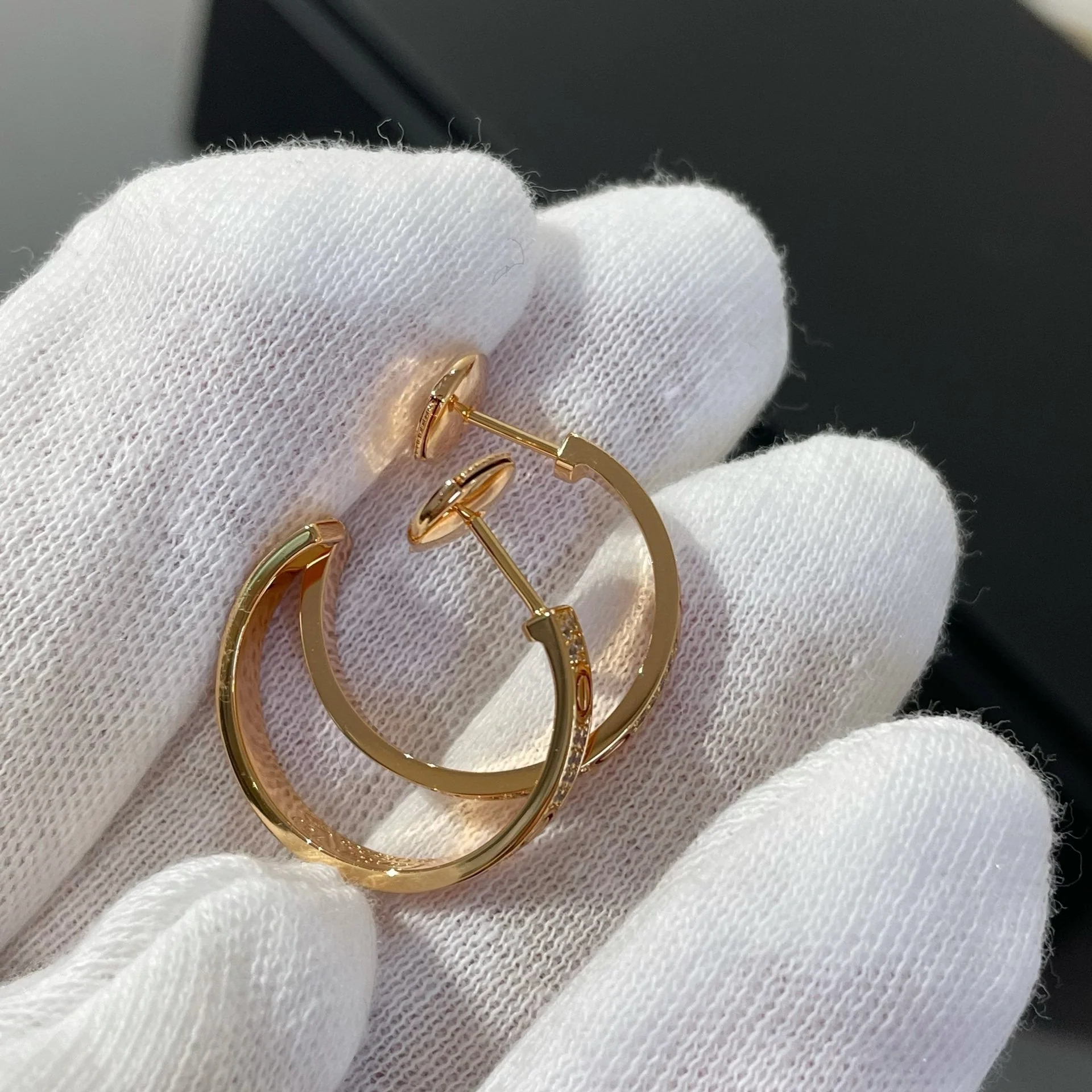 [CT]LOVE DIAMOND PINK GOLD HOOP EARRINGS