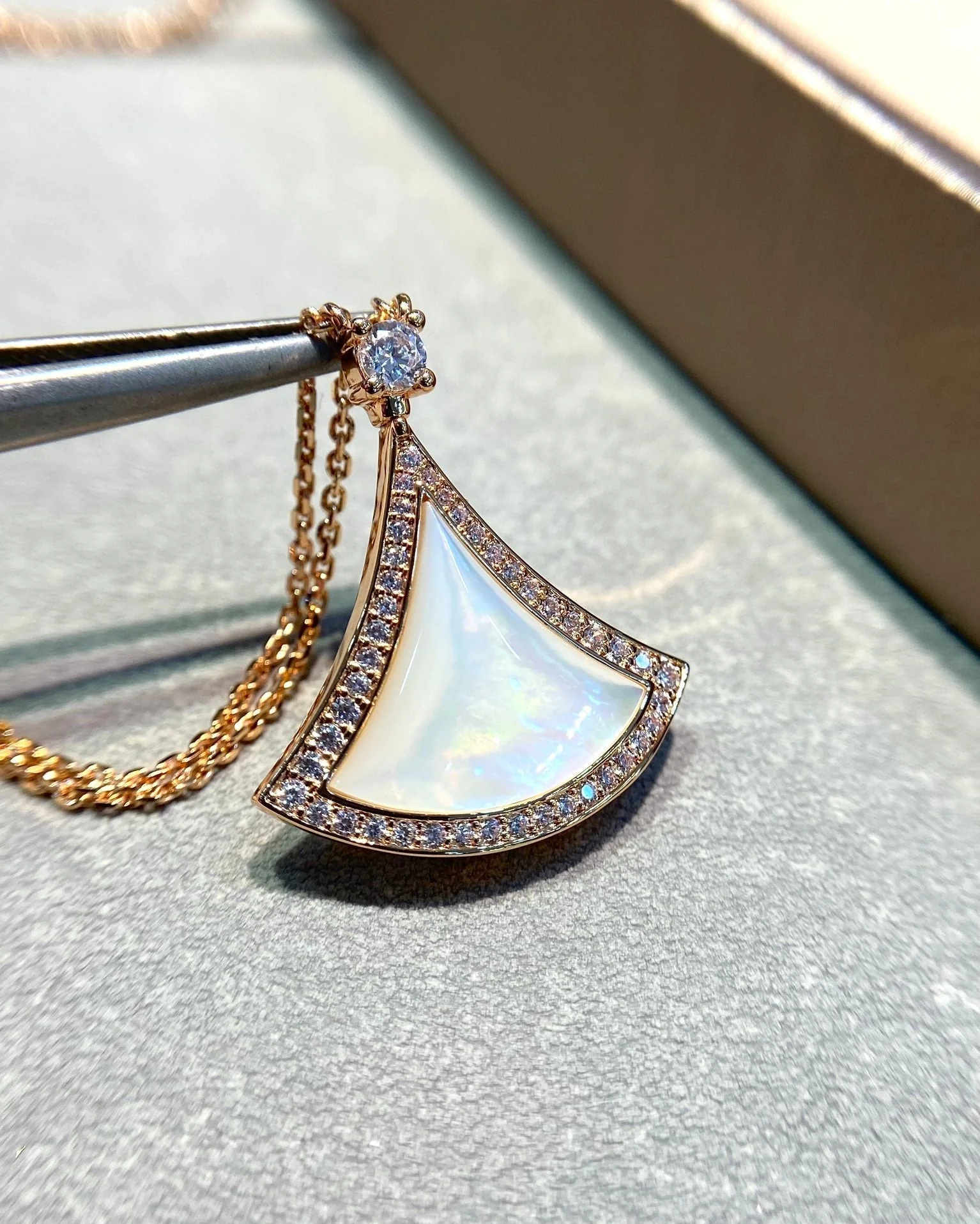 [BV]DREAM MOP DIAMOND PAVED PINK GOLD NECKLACE