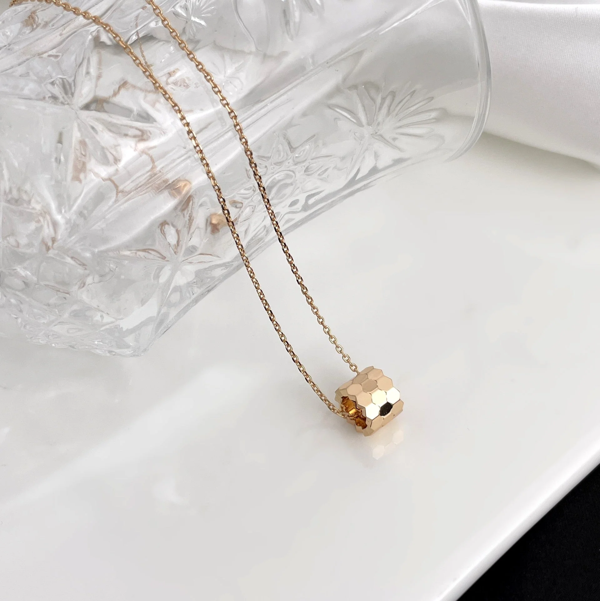 [CH]BEE MINI NECKLACE