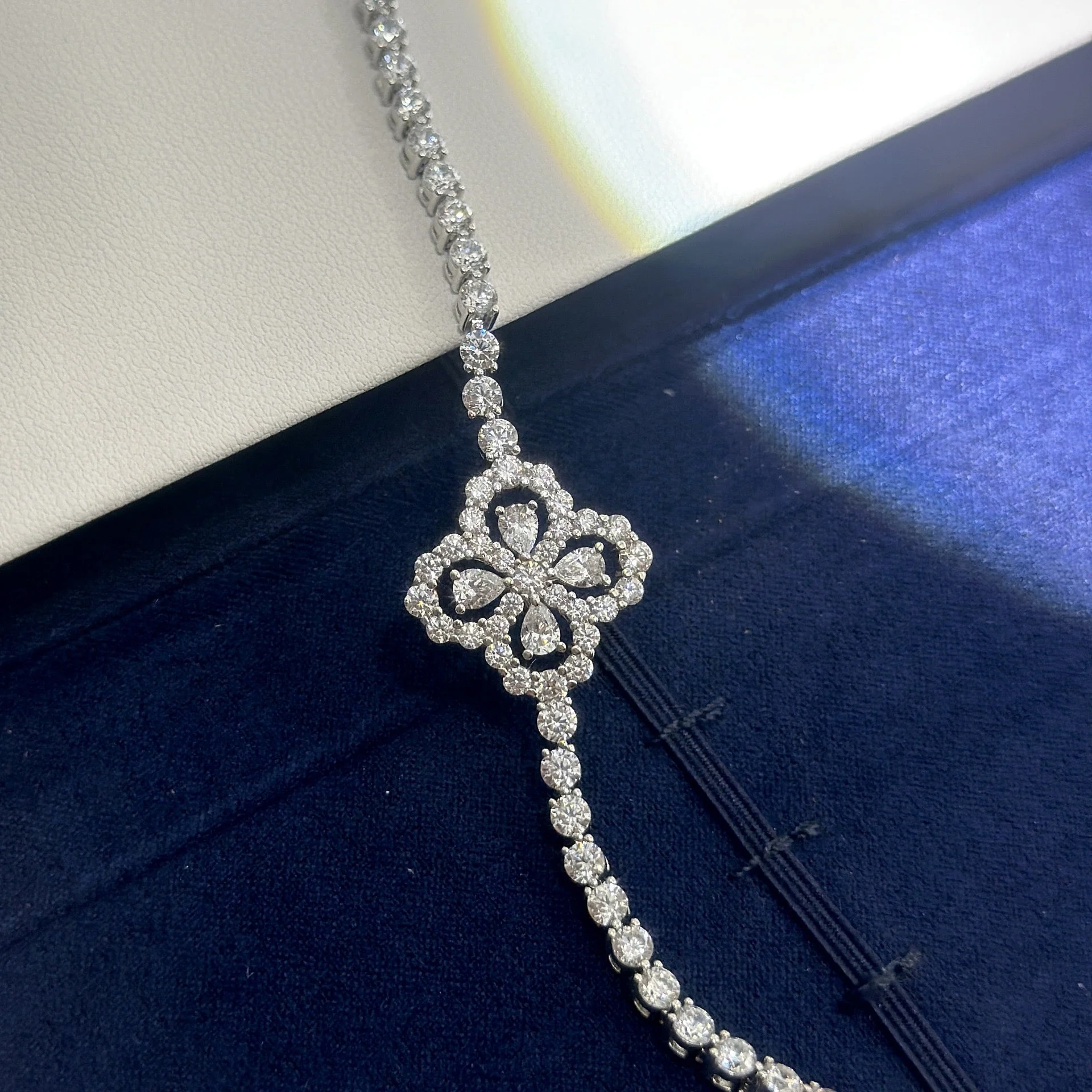 [VA]LOOP BRACELET FULL MOTIF DIAMOND 16MM