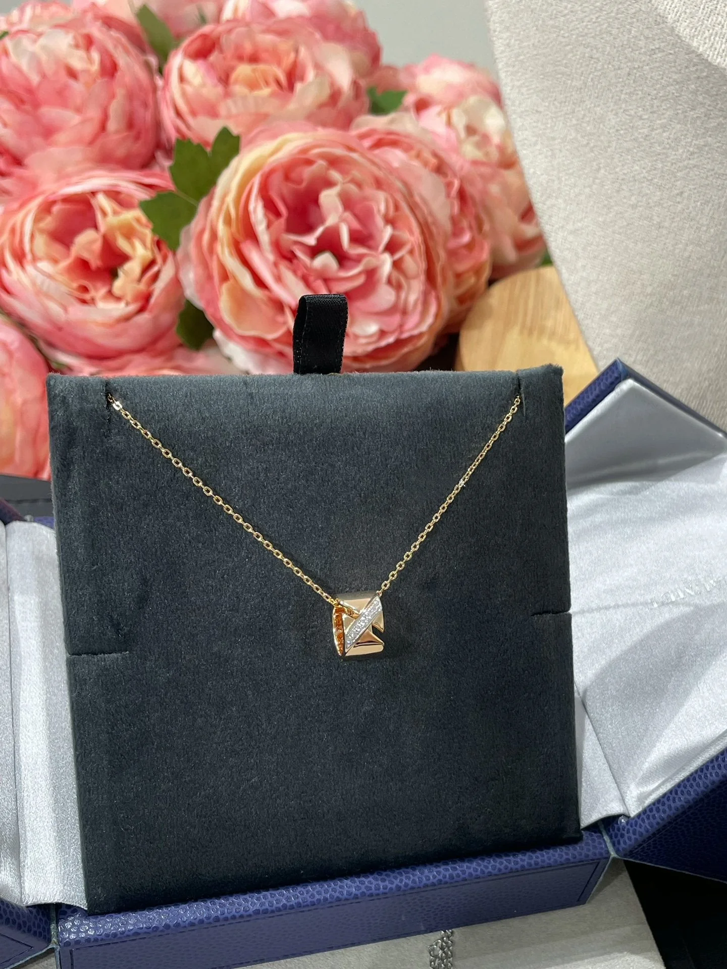 [CH]LIENS EVIDENCE DIAMOND NECKLACE