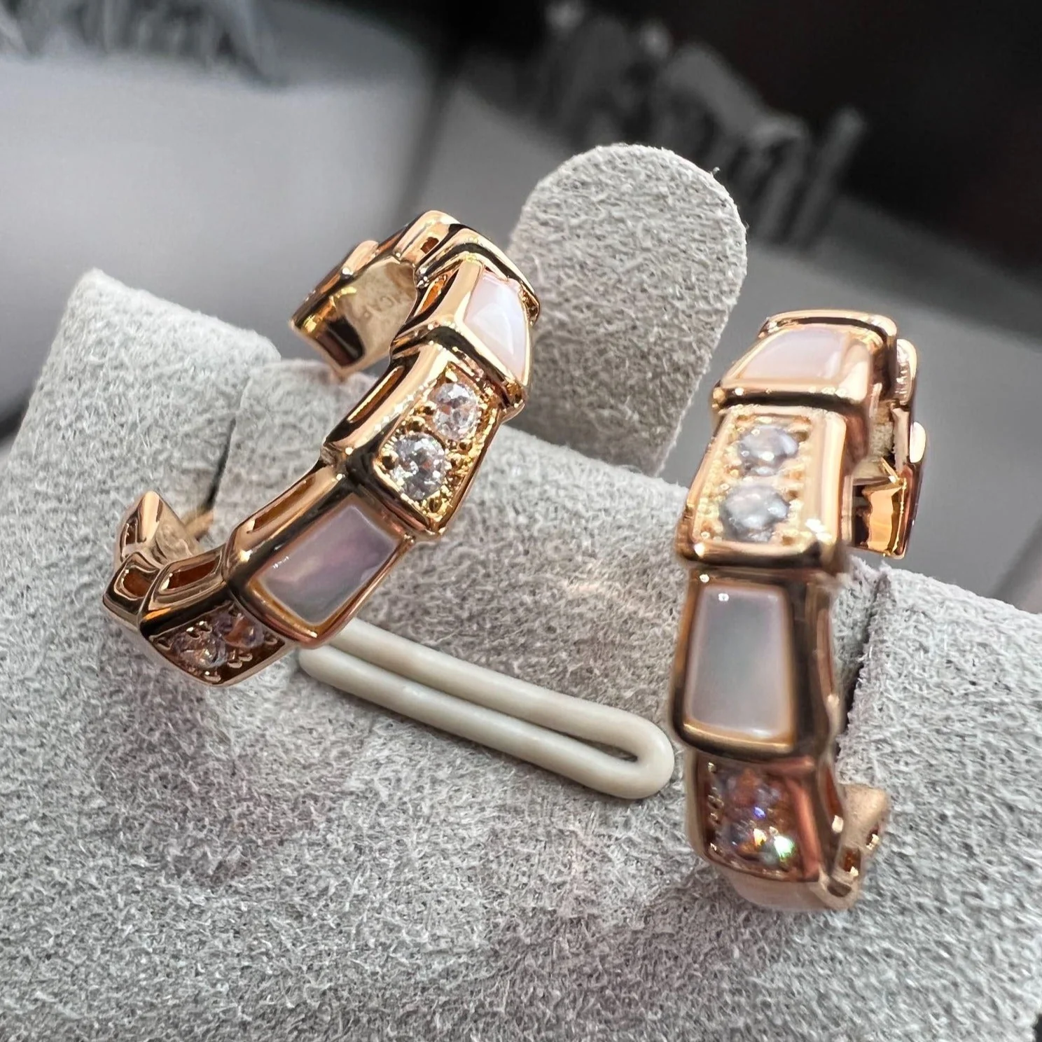 [BV]SERPENTI MOP PINK GOLD EARRINGS