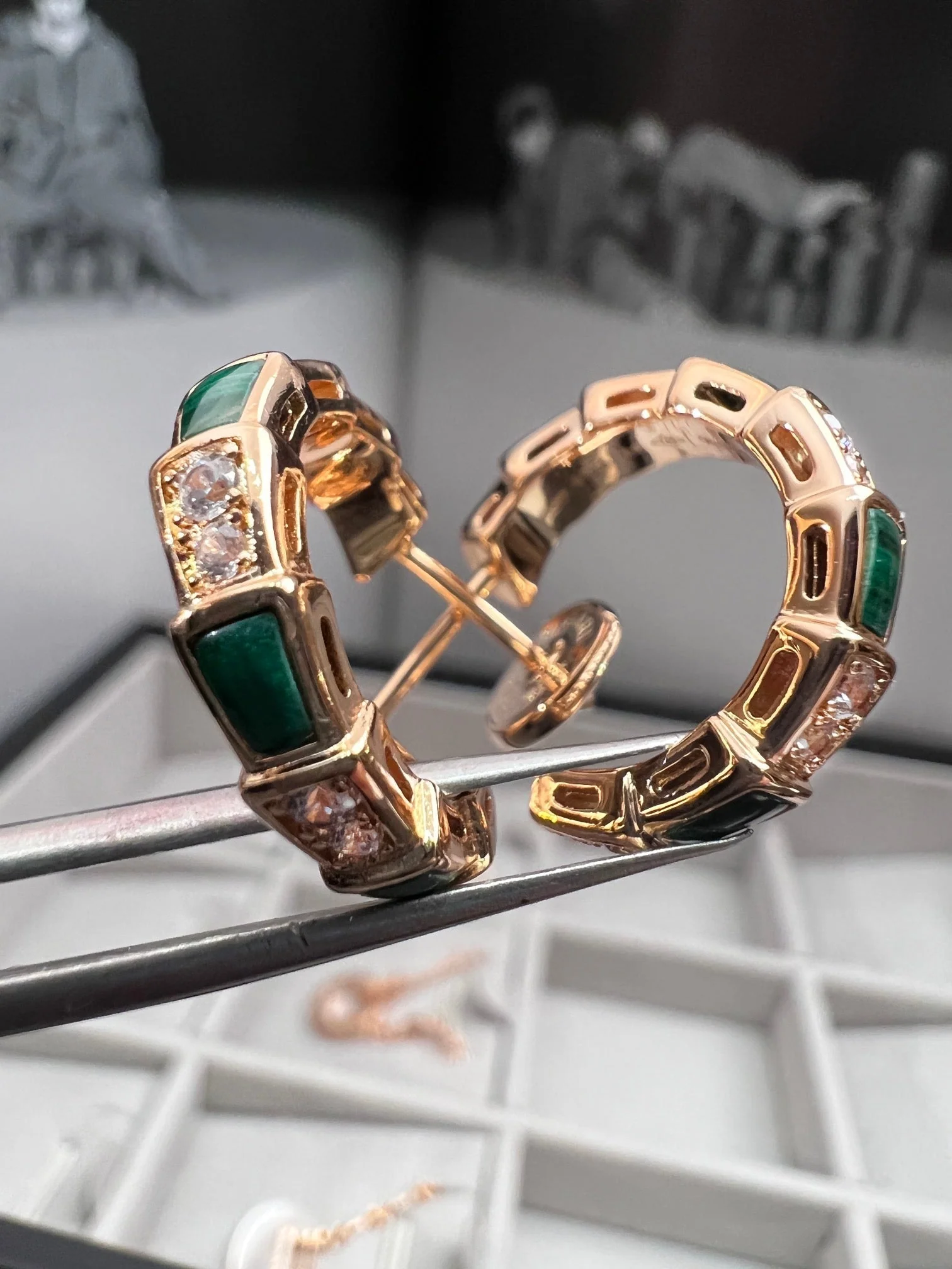 [BV]SERPENTI MALACHITE PINK GOLD EARRINGS