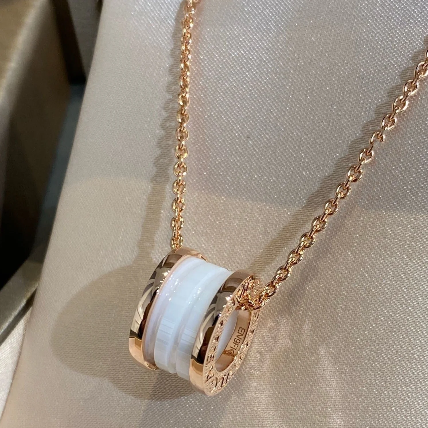 [BV]ZERO 1 WHITE CERAMIC PINK GOLD NECKLACE