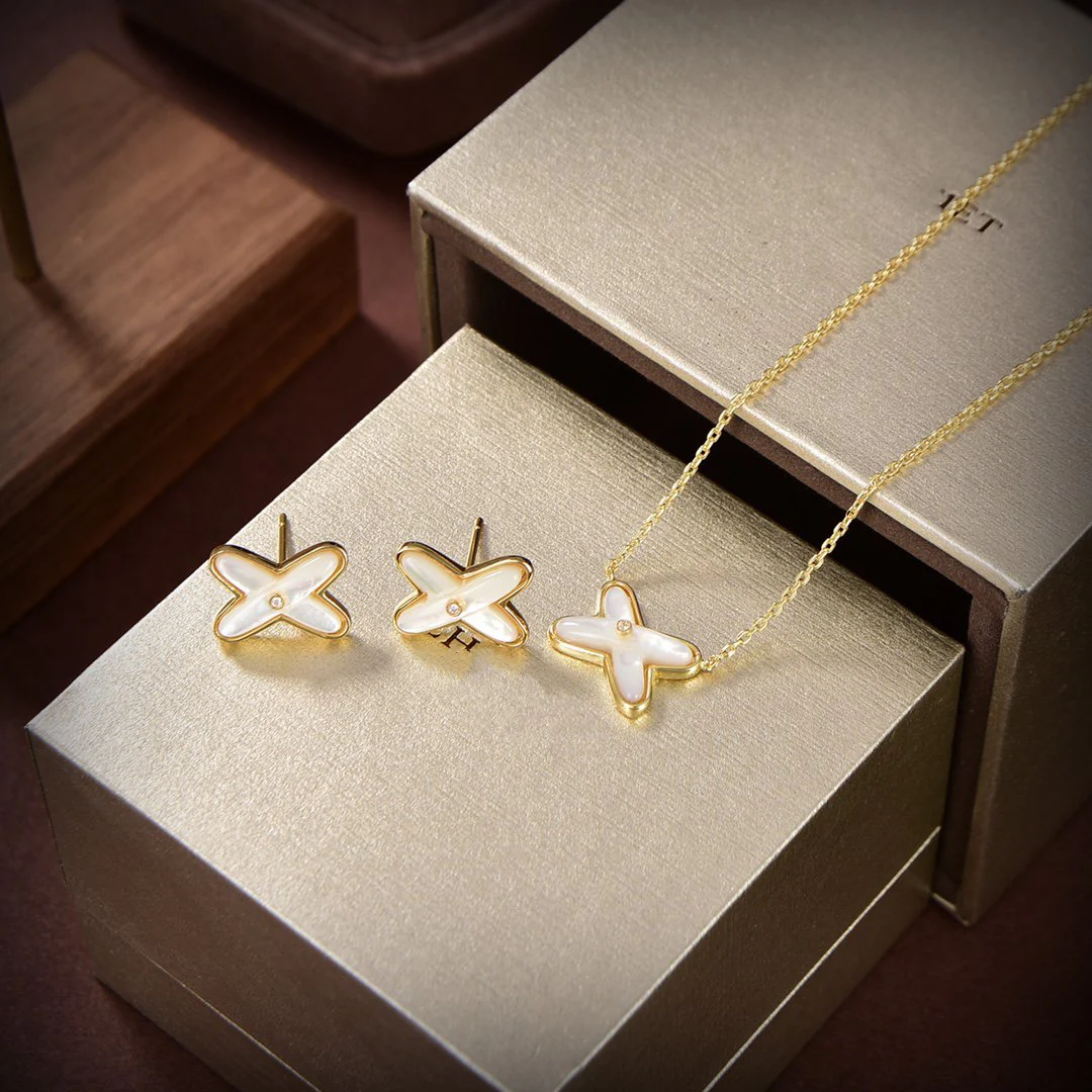 [CH]JEUX DE WHITE MOP GOLD DIAMOND EARRINGS