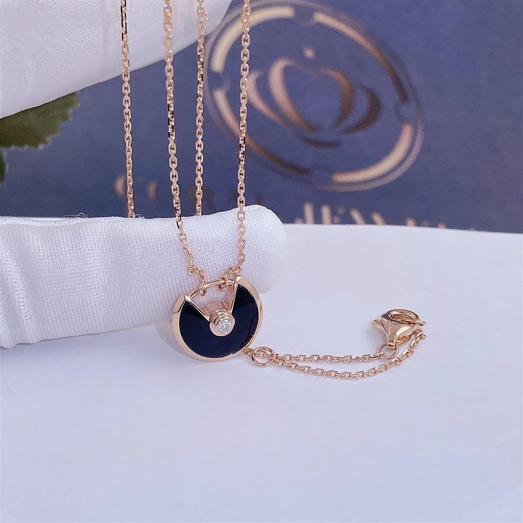 [CT]AMULETTE ROSE GOLD ONYX NECKLACE