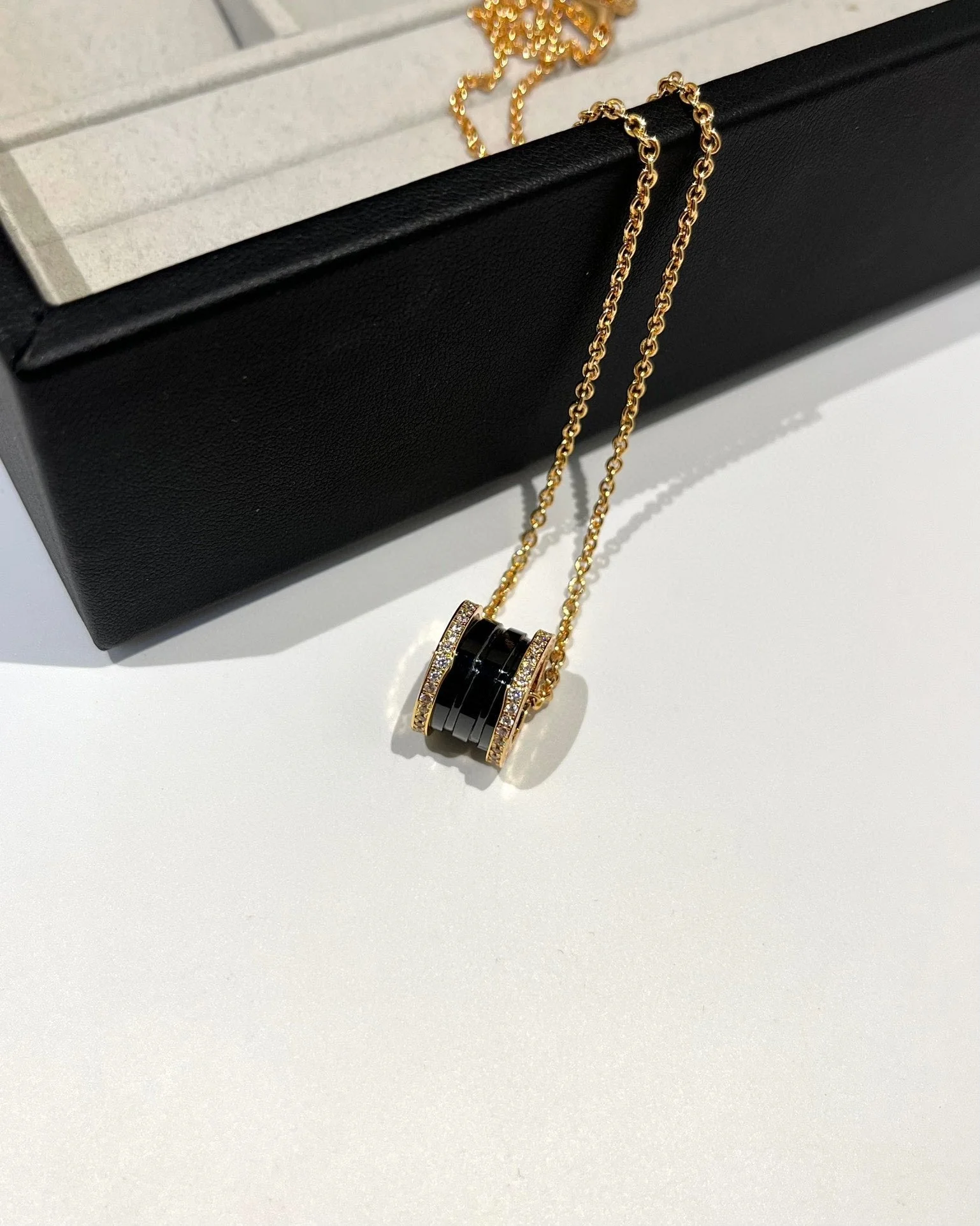 [BV]ZERO 1 BLACK CERAMIC DIAMOND PINK GOLD NECKLACE