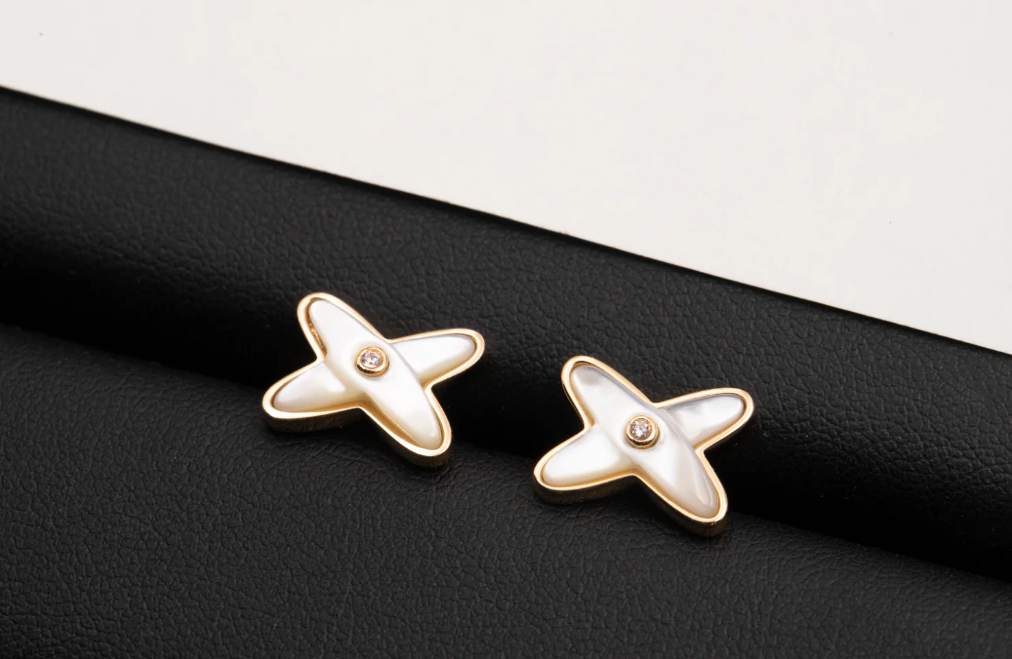 [CH]JEUX DE WHITE MOP PINK GOLD DIAMOND EARRINGS