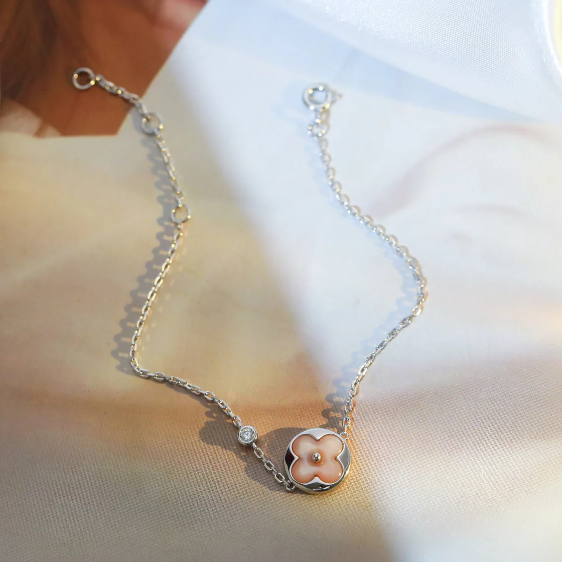 [Loui]SUN MOTIF PINK MOP SILVER BRACELET