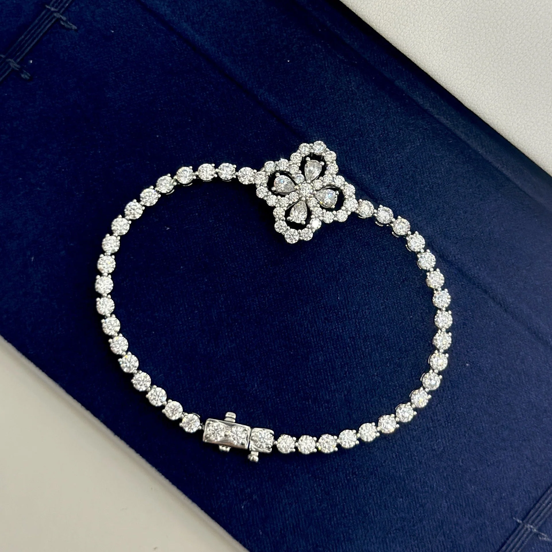 [VA]LOOP BRACELET FULL MOTIF DIAMOND 16MM