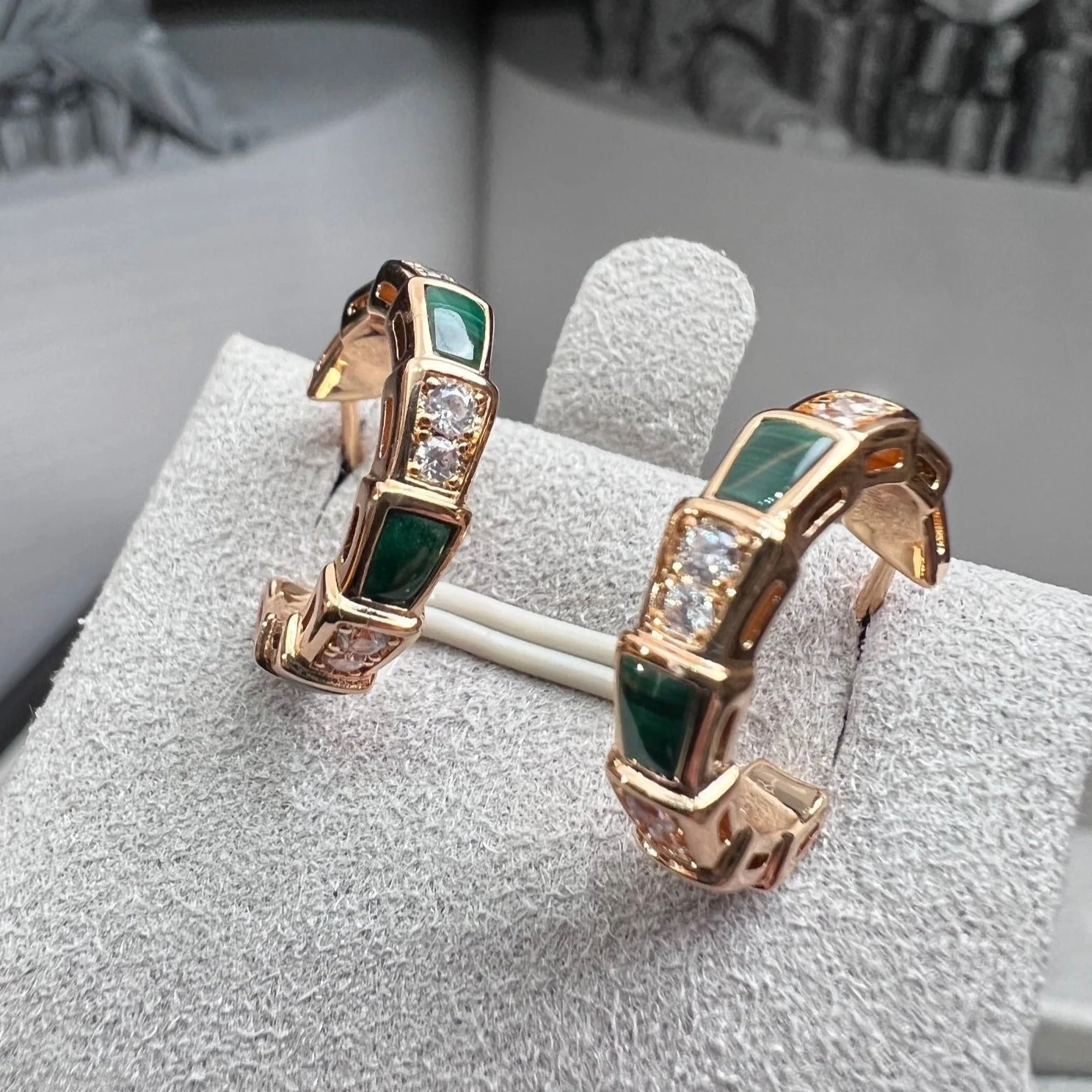 [BV]SERPENTI MALACHITE PINK GOLD EARRINGS