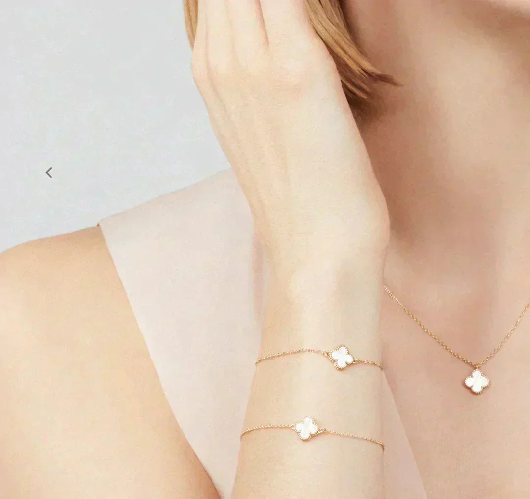 [VA]CLOVER MINI 9.5MM WHITE MOTHER-OF-PEARL NECKLACE