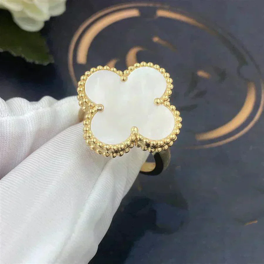 [VA]CLOVER WHITE MOP RING