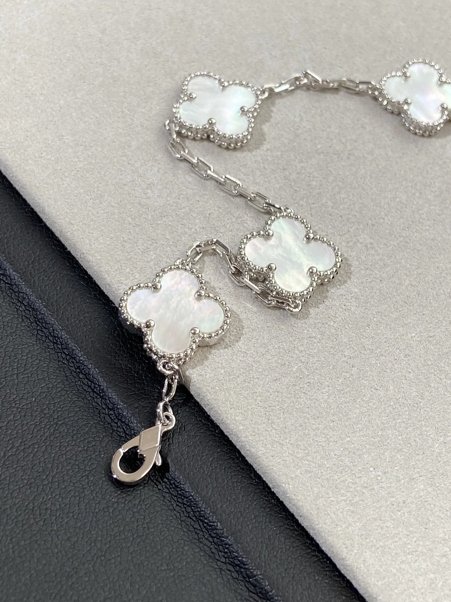 [VA]CLOVER SILVER MOP 5 MOTIF BRACELET