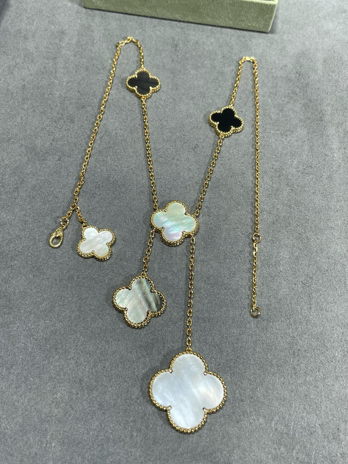 [VA]CLOVER 6 MOTIF MOP ONYX GOLD NECKLACE