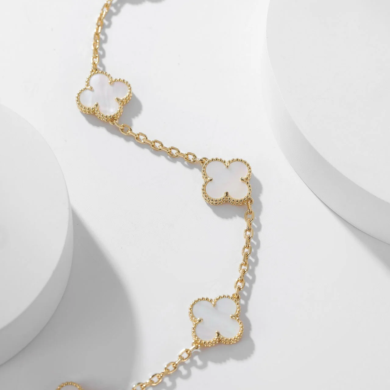 [VA]CLOVER 10 MOTIFS WHITE MOTHER OF PEARL NECKLACE