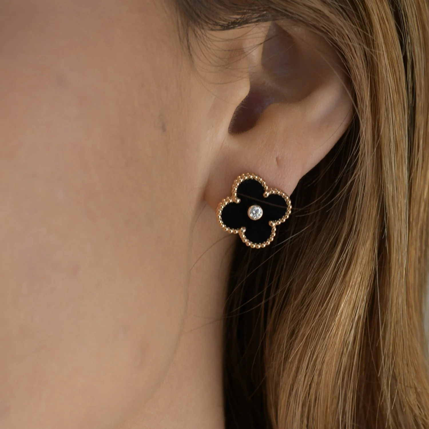 [VA]CLOVER MEDIUM 1 MOTIFS ONYX DIAMOND EARRINGS