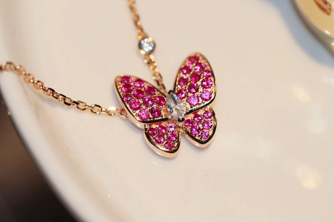[VA]BUTTERFLY RED DIAMOND ROSE GOLD NECKLACE