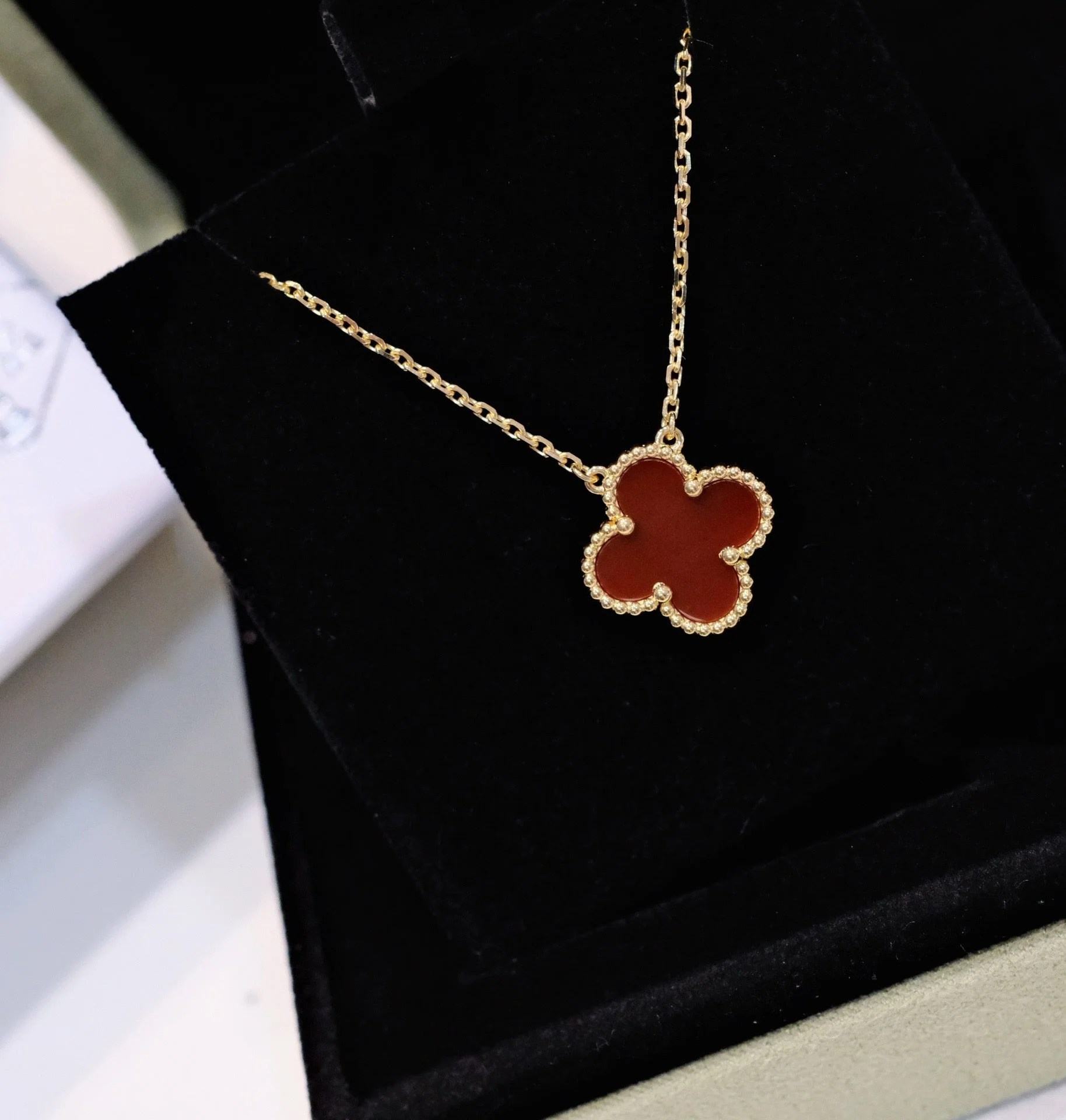 [VA]CLOVER 15MM CARNELIAN SINGLE FLOWER NECKLACE