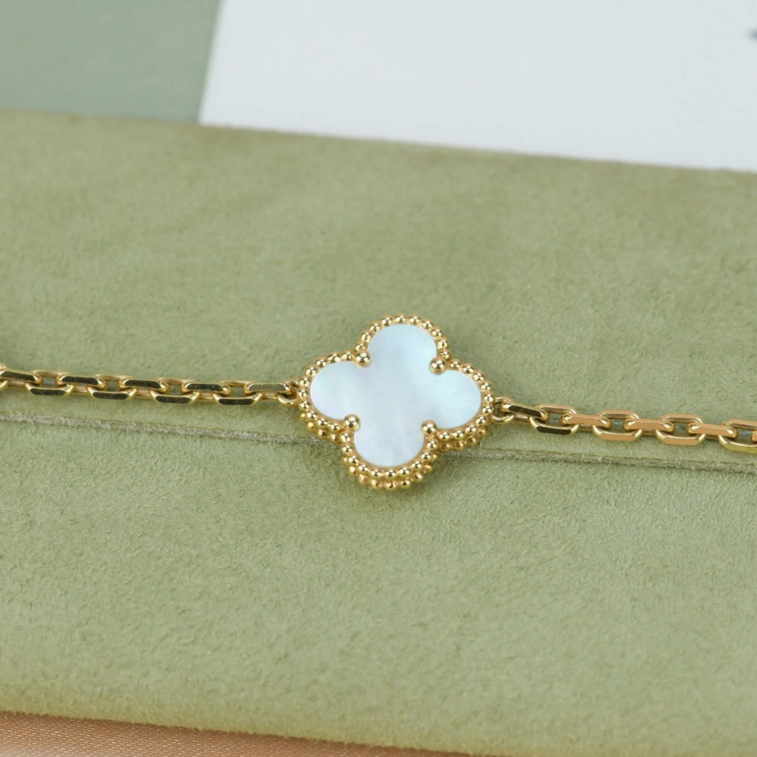 [VA]CLOVER  5 MOTIF WHITE MOP BRACELET