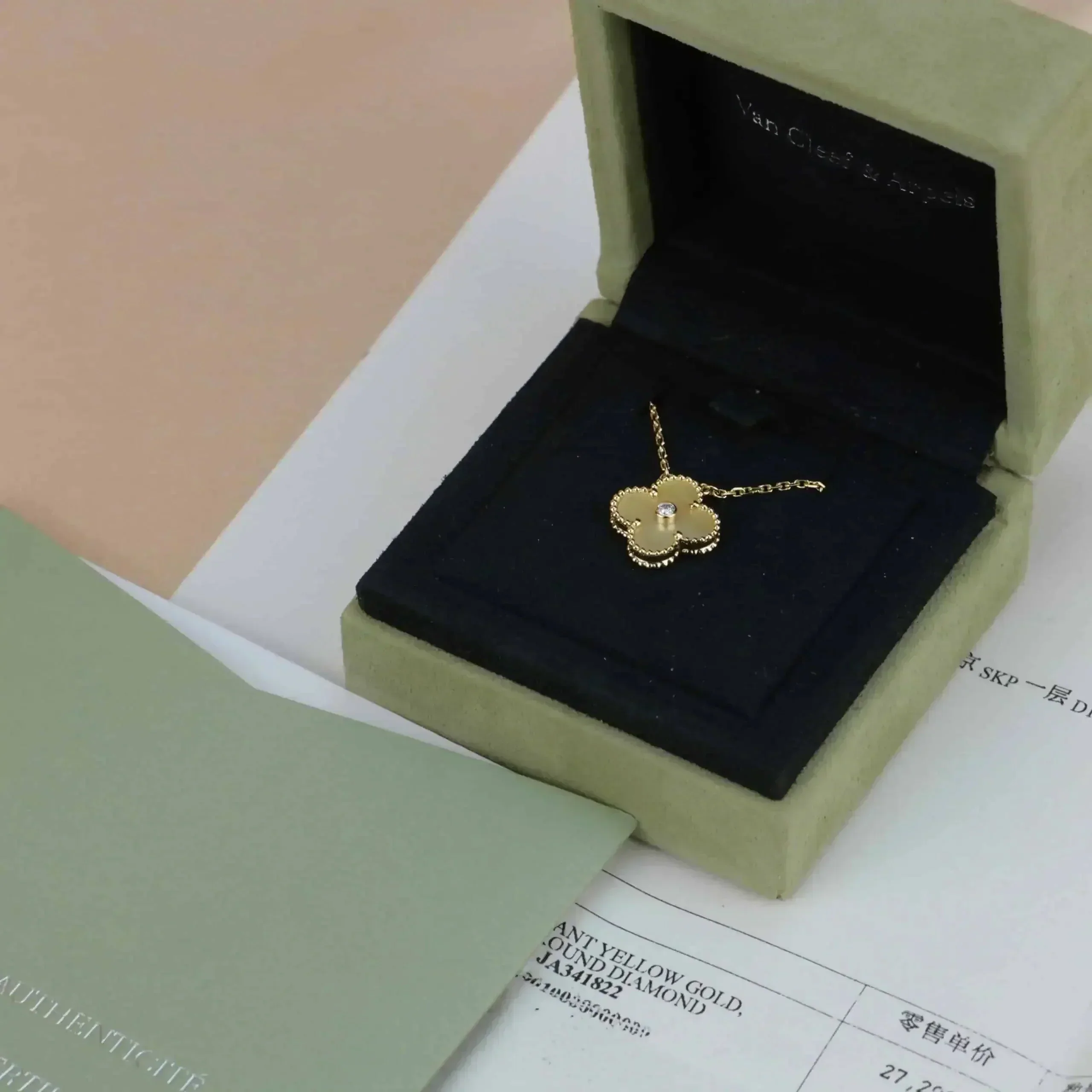 [VA]CLOVER 15MM DIAMOND GOLD MOTHER OF PEARL NECKLACE