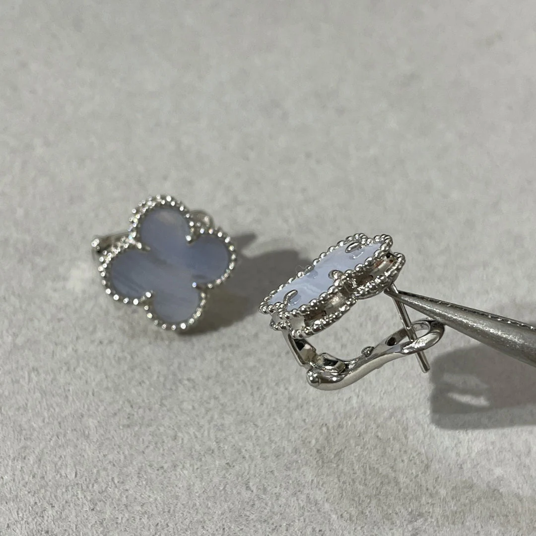 [VA]CLOVER CHALCEDONY SILVER STUD EARRINGS