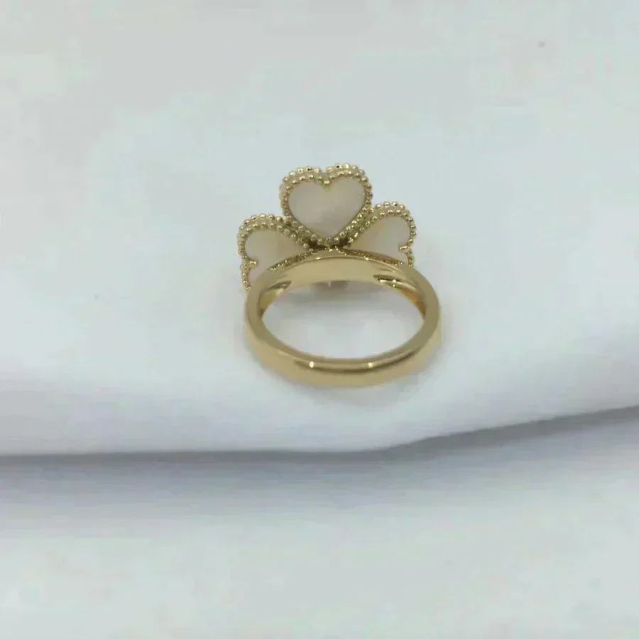[VA]SWEET CLOVER WHITE MOP RING