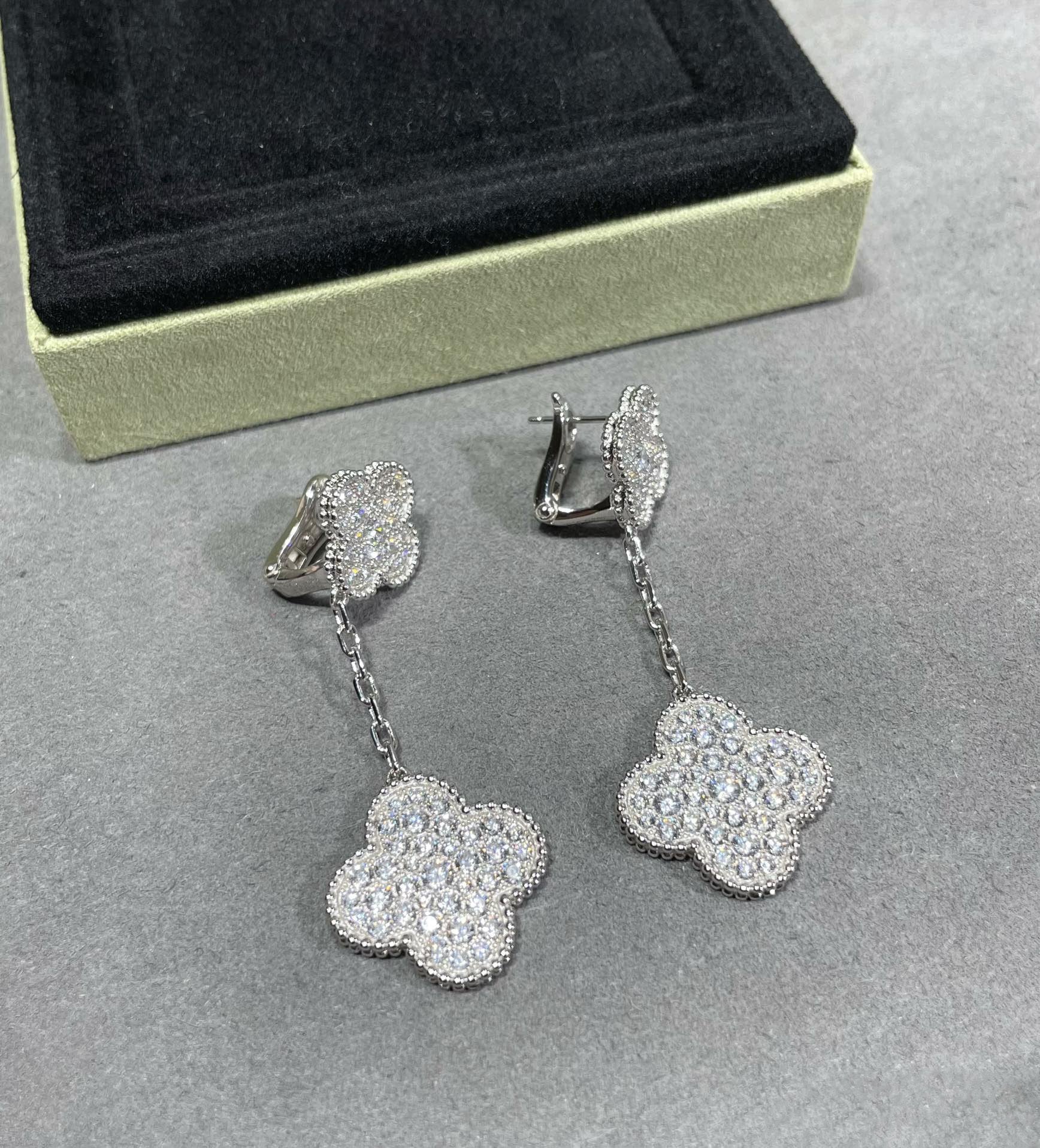 [VA]CLOVER 2 MOTIFS DIAMOND PAVED SILVER EARRINGS