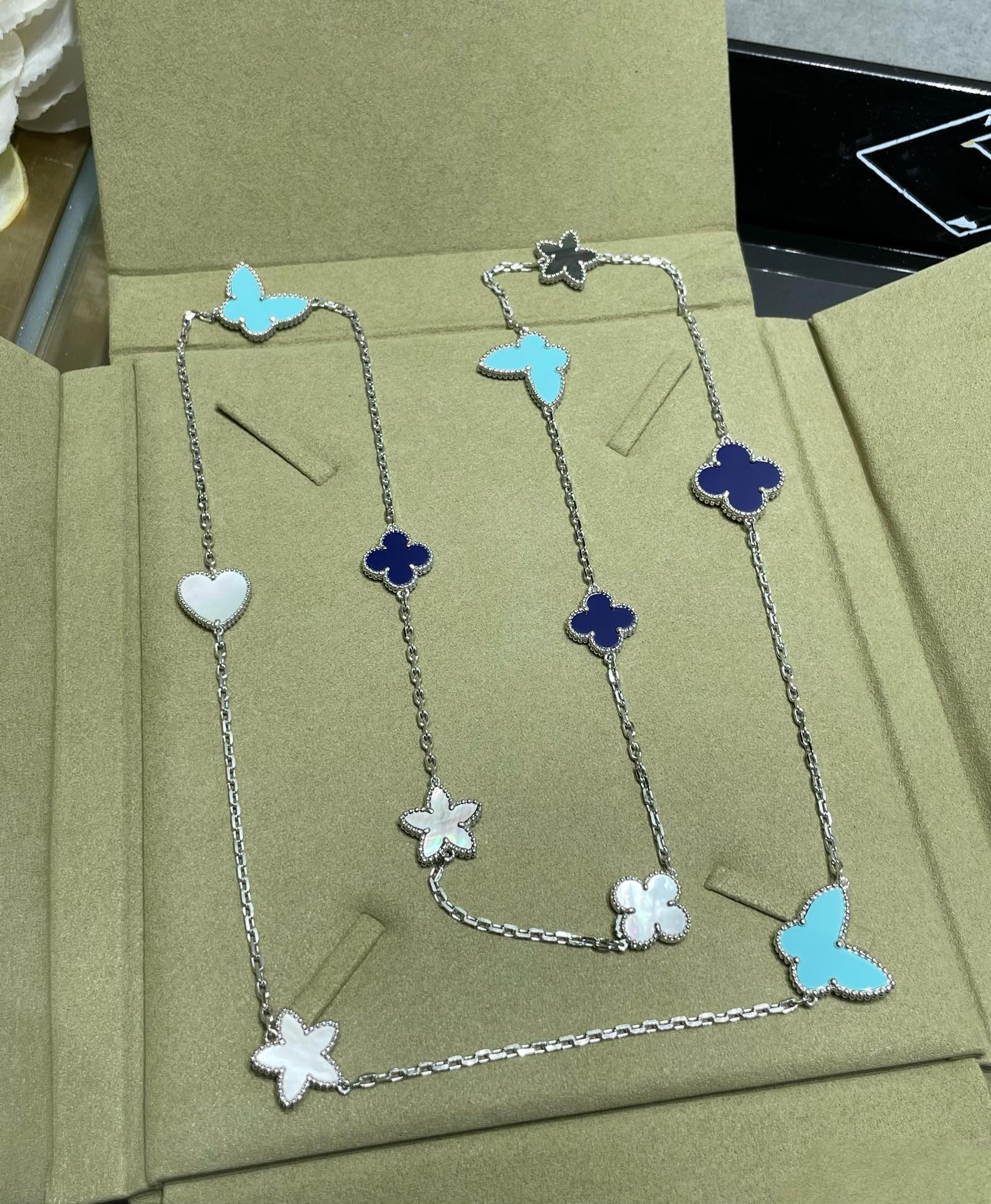 [VA]LUCKY CLOVER SILVER 11 MOTIF NECKLACE