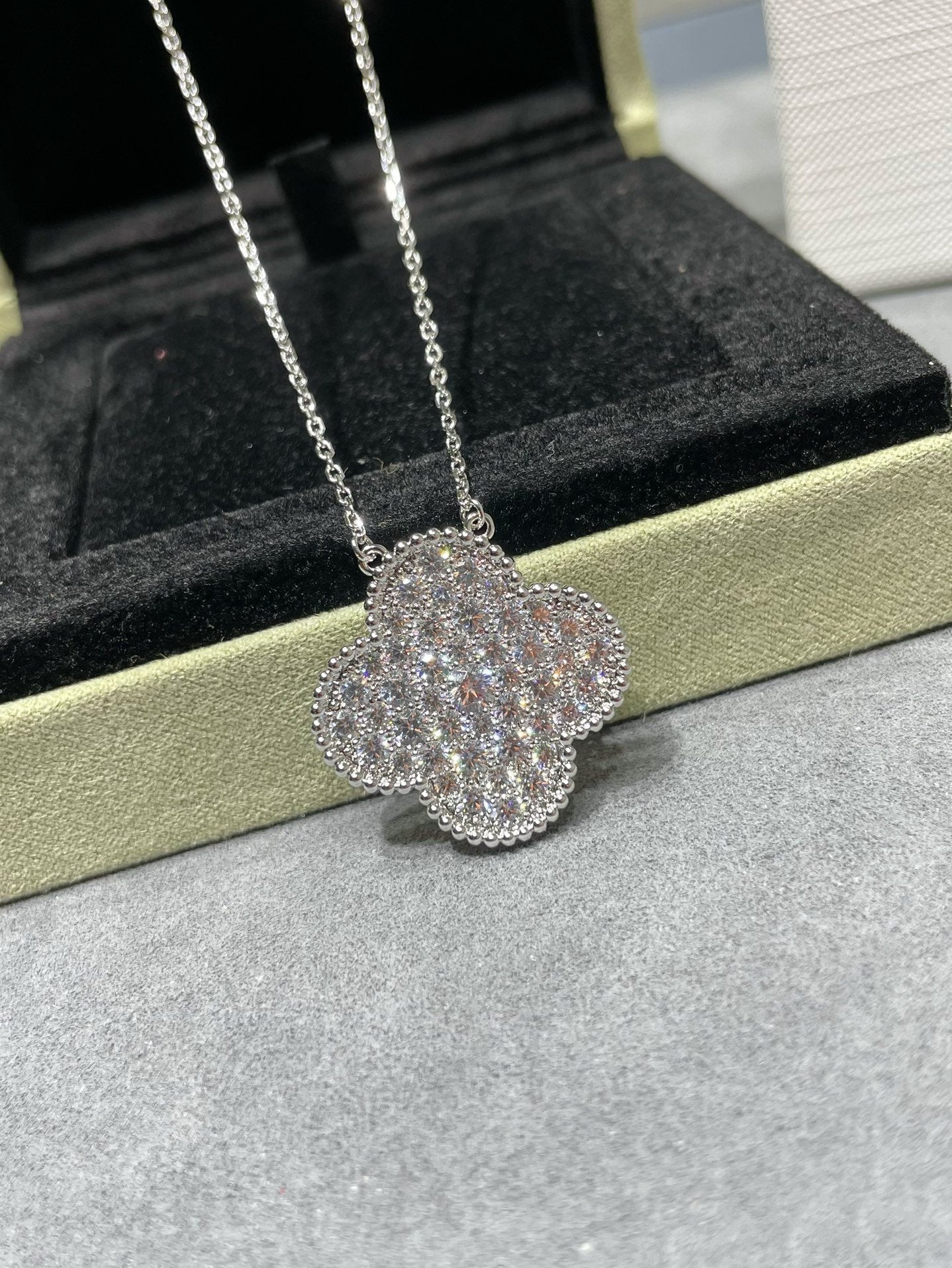 [VA]CLOVER 25MM LARGE PENDANT DIAMOND PAVED SILVER NECKLACE