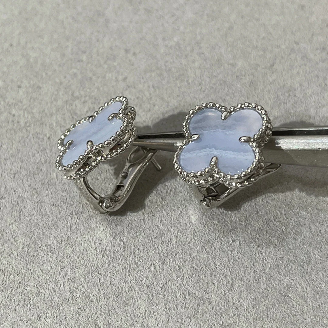 [VA]CLOVER CHALCEDONY SILVER STUD EARRINGS